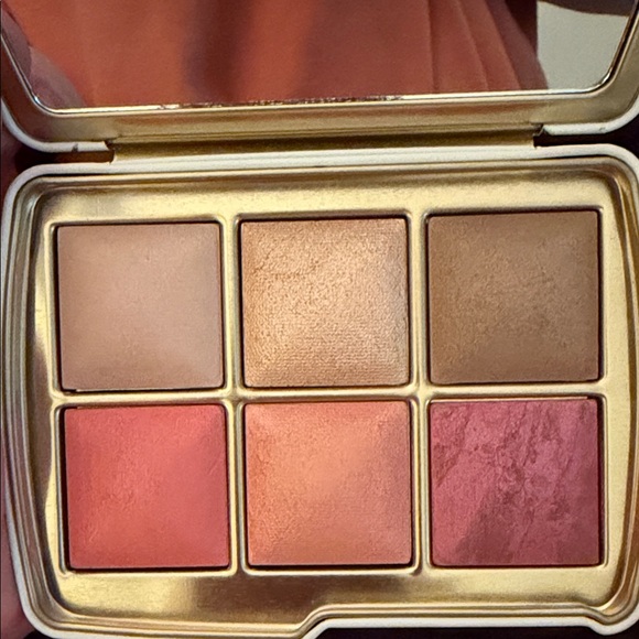 Hourglass Swan and Floral Compact - Picture 2 of 2